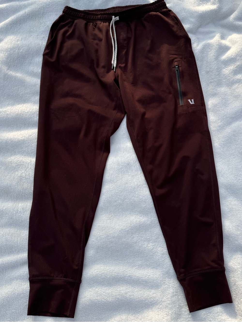Vuori Sunday Performance Jogger in a rich oxblood/maroon